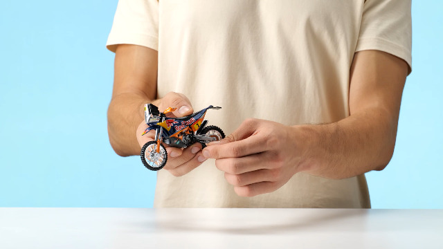 Modellino KTM 450 Rally In Scala 1:18 - Bburago Factory Racing Team - Foto 2