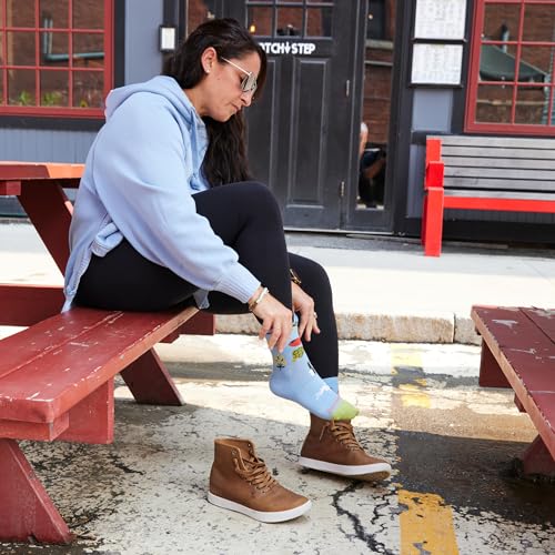 Image of Darn Tough Vermont Women's Farmer's Market Crew Lightweight Socks | 66% Merino Wool, True Seamless Toe, keeps feet dry, all-weather performance, arch support, knit in Vermont USA