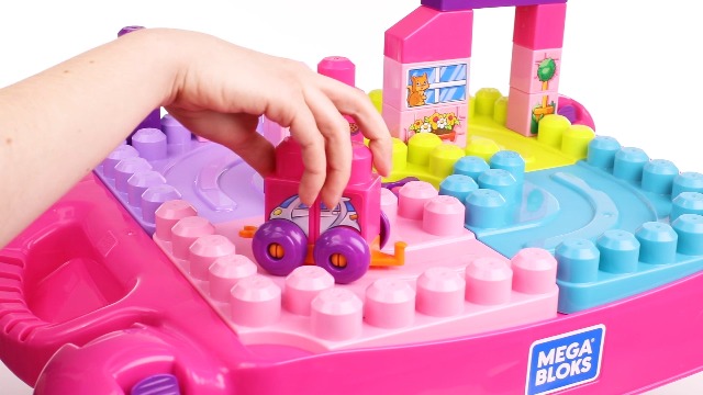 MEGA Bloks Bouw- En Leertafel – 30 Blokken, Voertuig, Opvouwbaar, Draagbaar, Voor Peuters Vanaf 1 Jaar – Incl. Markt, Tankstation En Verkeerslicht