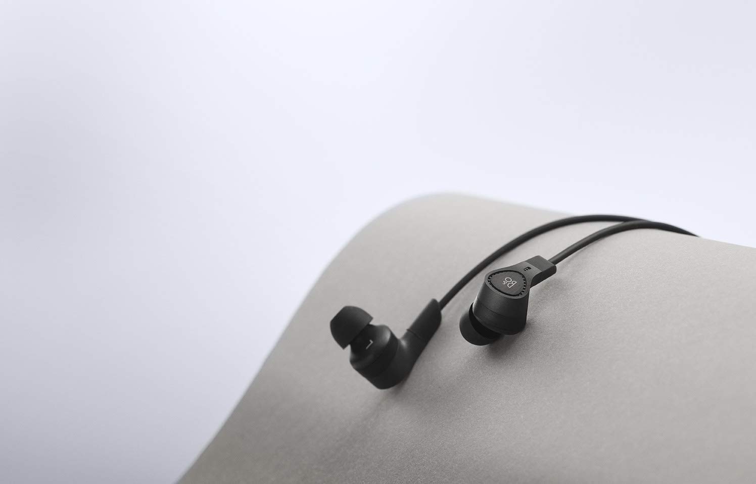 Amazon.co.jp: Bang & Olufsen: 有線イヤホン