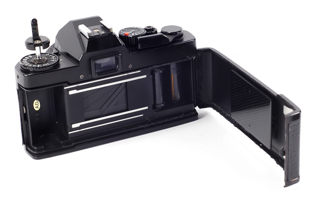 Mamiya ZE-2 Quartz 35mm SLR Film Camera with Mamiya SEKOR-E 50mm f