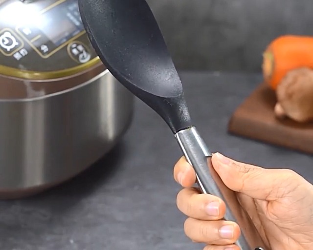 Cucchiaio E Paletta Per Riso In Silicone Opaco Con Manico In Legno – Resistente Al Calore (230°C) – Adatto A Pentole Antiaderenti – Senza BPA