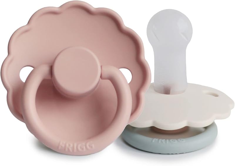 FRIGG Daisy Confezione da 2 ciucci | Ciuccio in silicone | Senza BPA | Prodotto in Danimarca | Tettarella simmetrica a ciliegia | (Blush/Cotton candy, Taglia 2 (6-18 Mesi))