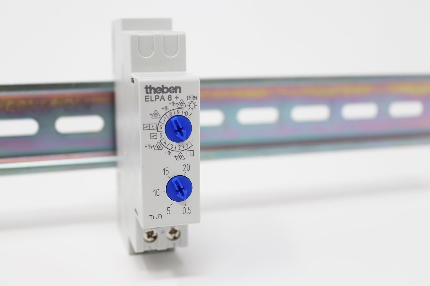 Theben 0060003 ELPA 6 Plus minuterie d’escalier électronique Rail DIN | 0,5 - 20 min, 600 W LED, appareil multifonction 10 fonctions, préavis d’extinction, réarmement immédiat, arrêt anticipé