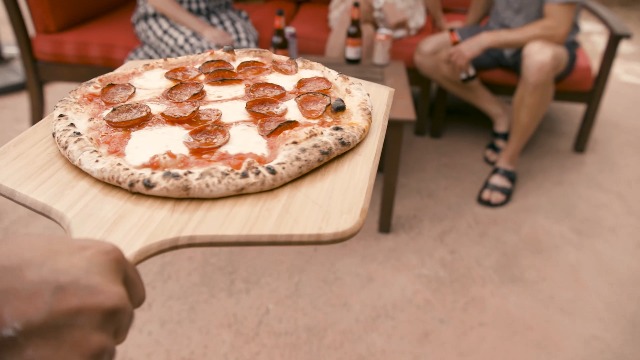Ooni 40-cm Pizzaschieber aus Bambus  Servierbrett  Pizzabrett aus Holz   Extra groe Pizzaschaufel  Ooni Zubehr : Amazon.de: Kche, Haushalt &  Wohnen