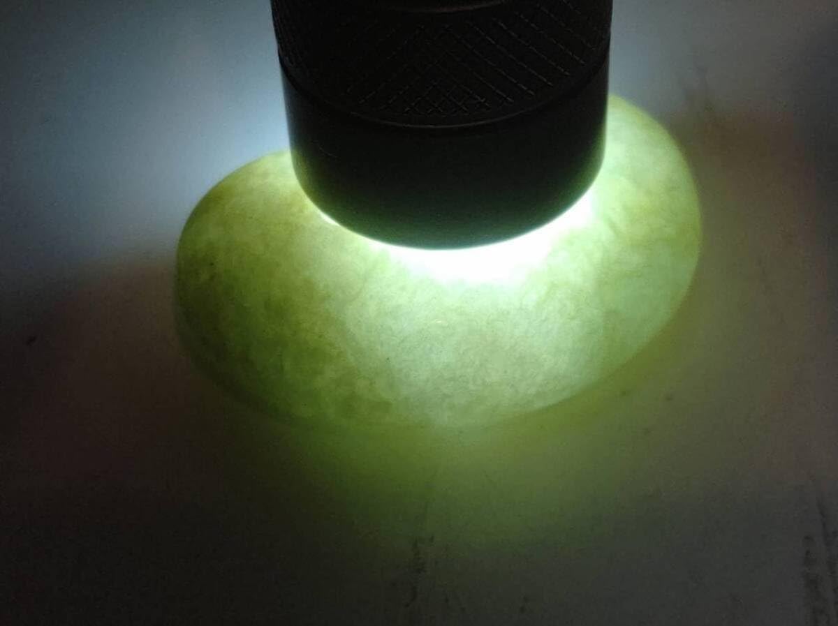 勾玉⑥ 20g 翡翠 ヒスイ 翡翠原石 原石 鑑賞石 自然石 誕生石 鉱物 宝石 勾玉⑥ 20g 翡翠 ヒスイ 翡翠原石 原石 鑑賞石 自然石 誕生石