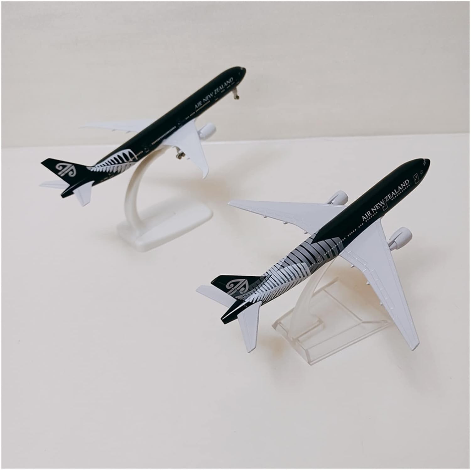 1 400 Real Scale Model Fit for 777 B777 Airways Die-Cast Airplane Kit for Collectibles and Gifts Hobby Playgame Kit