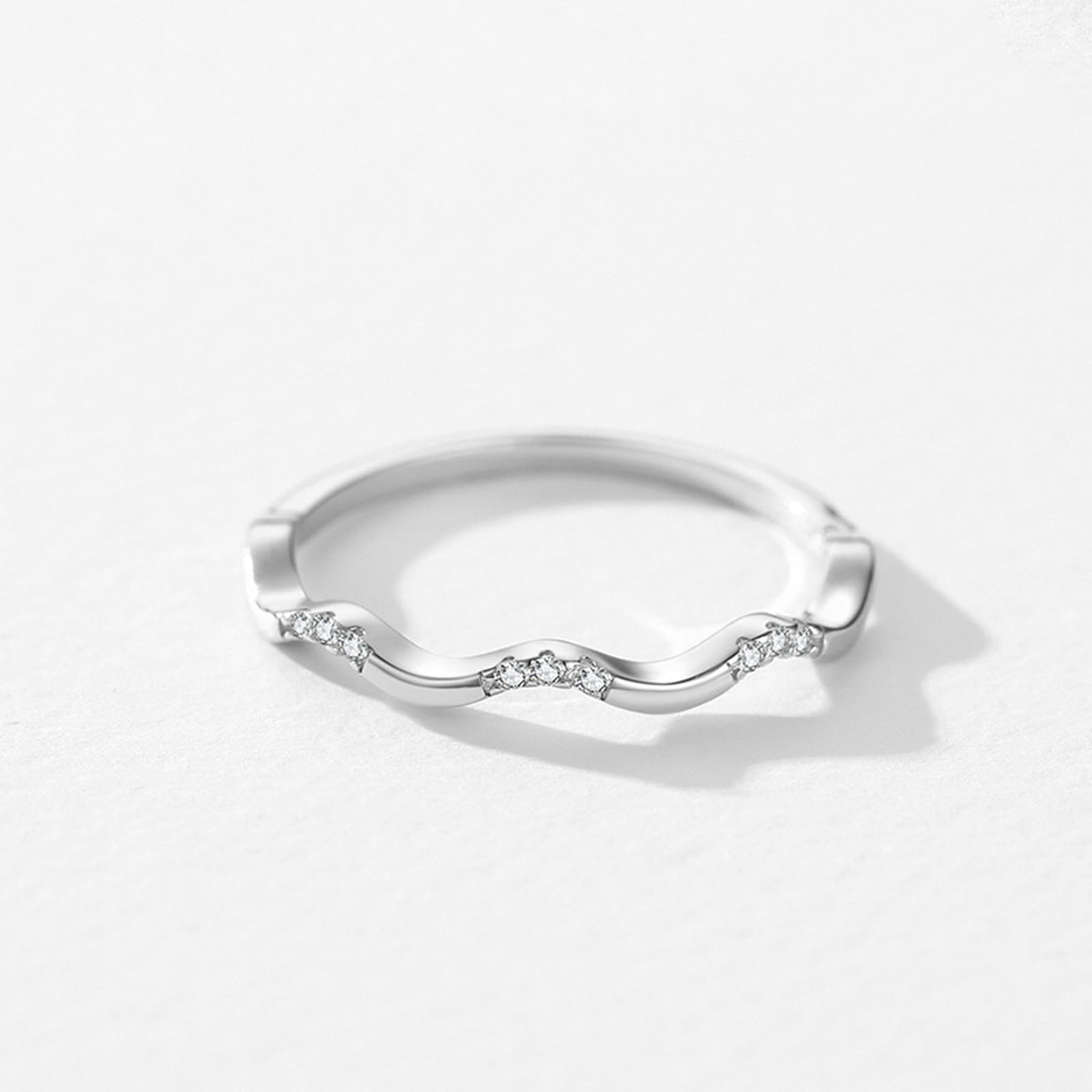 Bague Femme Or 9/14/18 carats, Anneau Empilable Ondulée Orné de Diamant, Bague Fine Or Blanc Personnalisée