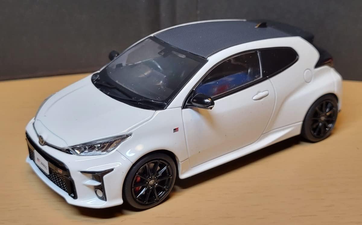 トヨタ GRヤリス 1/30 カラーサンプルミニカー プレシャスブラックパール