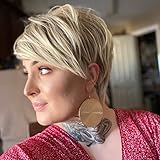 Queentas Brown Mixed Blonde Pixie Cut Kurze Perücke mit Pony Dark Roots Hitzebeständige synthetische Haarperücken für Frauen