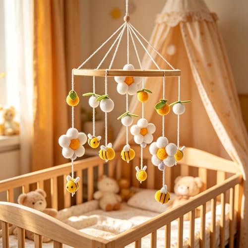 Móvil de cuna de madera ideal como regalo de nacimiento para bebés 3