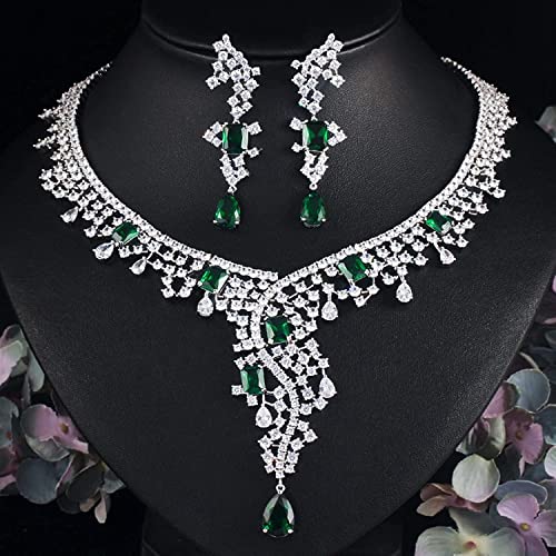 Pendientes y collar de boda con joyería verde y zirconia para brillar en tu fiesta