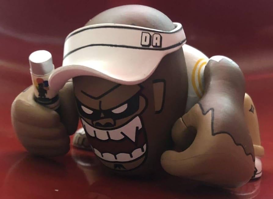 X-LARGE マイケルラウ　フィギュアとステッカー X-LARGE マイケルラウ フィギュアとステッカー X-LARGE マイケル