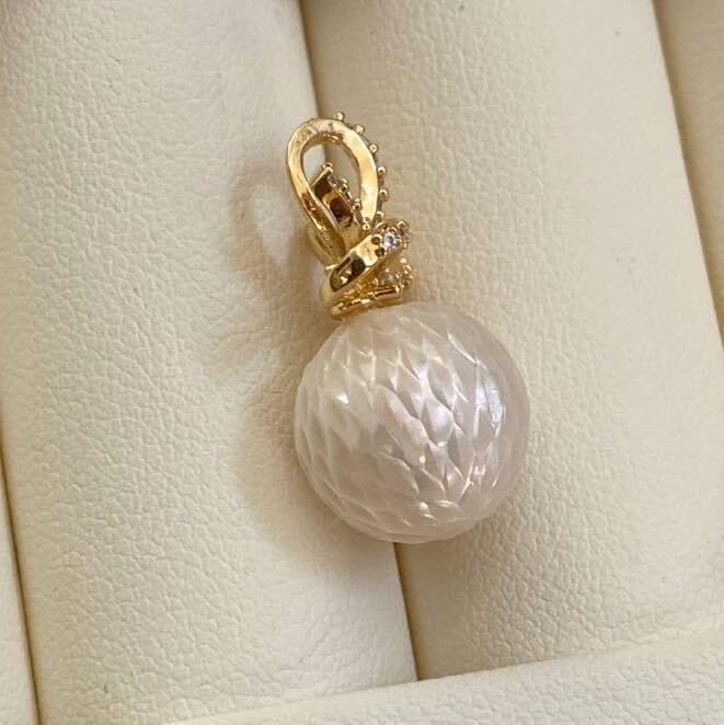 Amazon.co.jp: 天然淡水真珠 彫刻パール ネックレスペンダント Amazon.co.jp: 天然淡水真珠 彫刻パール ネックレスペンダント