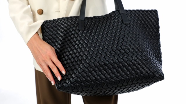 Bolso tote tejido de cuero con gran capacidad y pouch miniatura 7