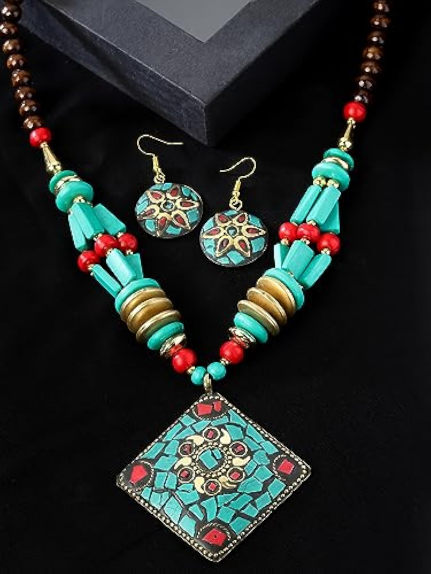 Stylish Traditional Tibetan Pendant Necklace Set