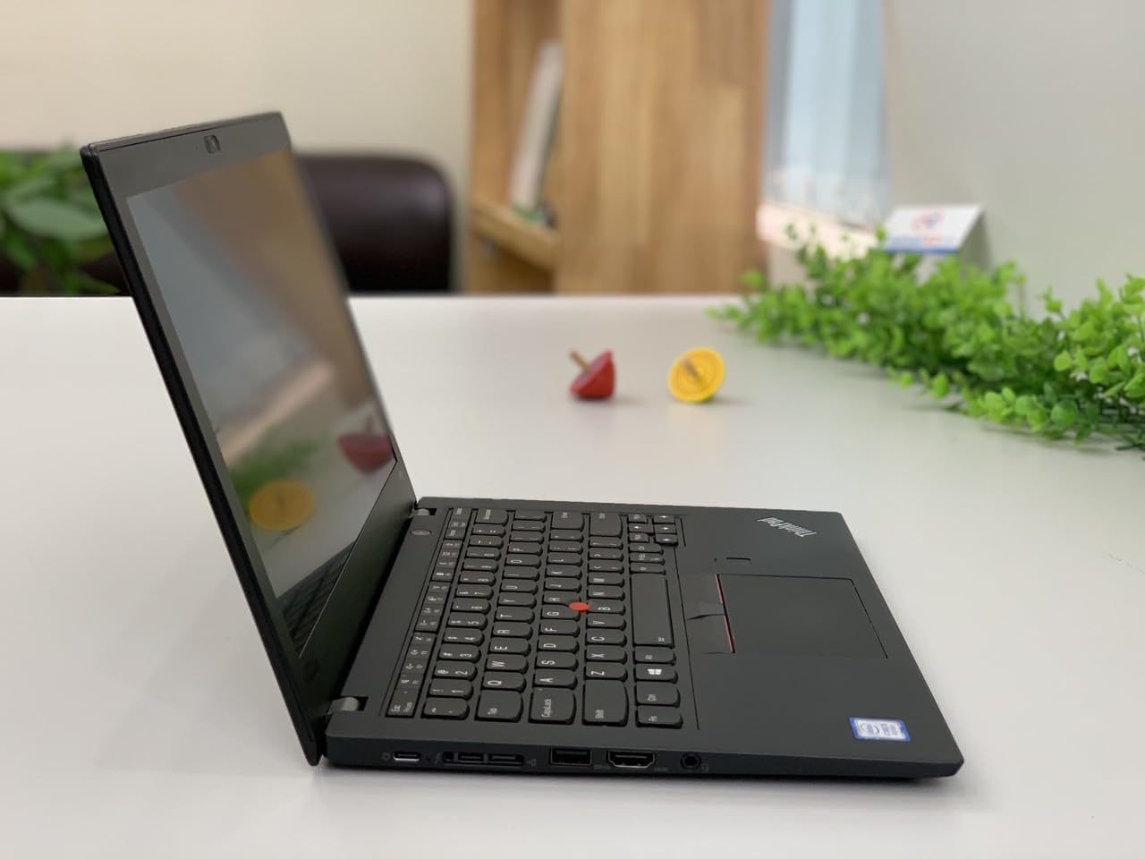 Lenovo ThinkPad X280 Business Laptop 12.5" (1366x768), Intel Core i5-8350U, 8GB RAM, SSD da 256GB, tastiera QWERTY Windows 11 Pro (ricondizionato)