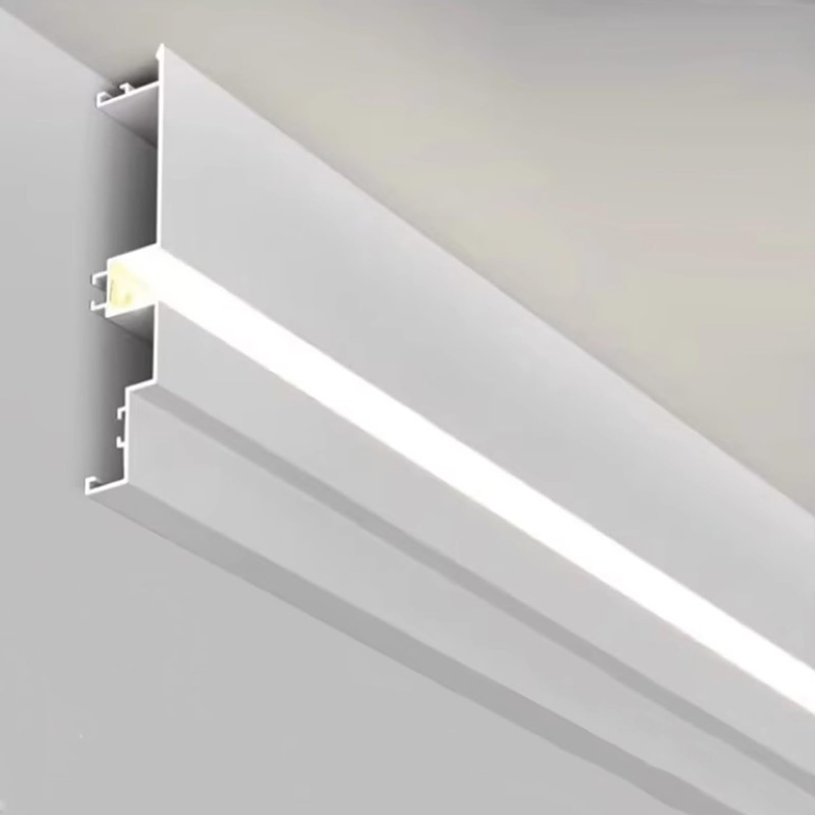 Rodapié de moldura de corona de canal LED, perfil de aluminio para tiras LED, zócalo difusor de techo para aplicaciones montadas en superficie, 5,5 m