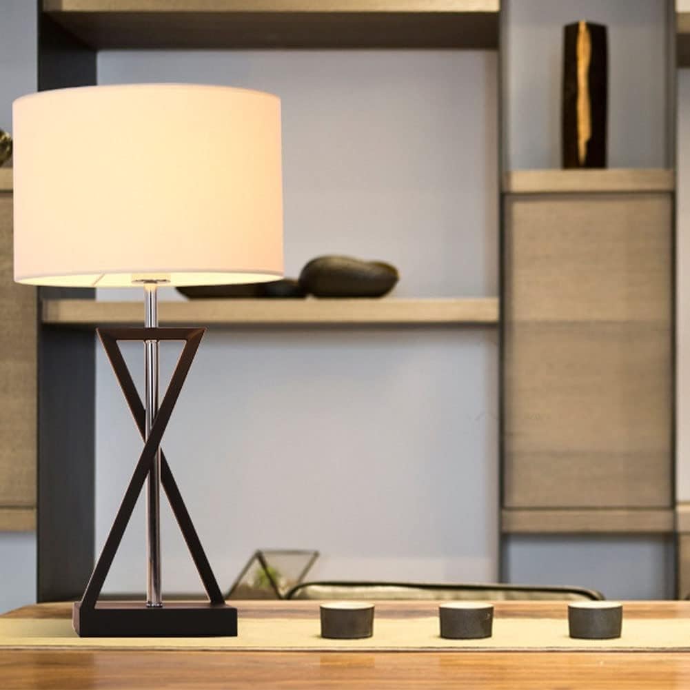 Lampada da tavolo LED Creativo Semplice Tre Colori Luce Regolabile Ferro Biancheria Paralume Personalità Camera Da Letto Hotel Living