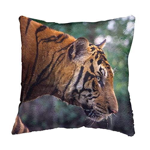 Coussin tigre bleu sequin pour raviver une déco de salon terne - 4