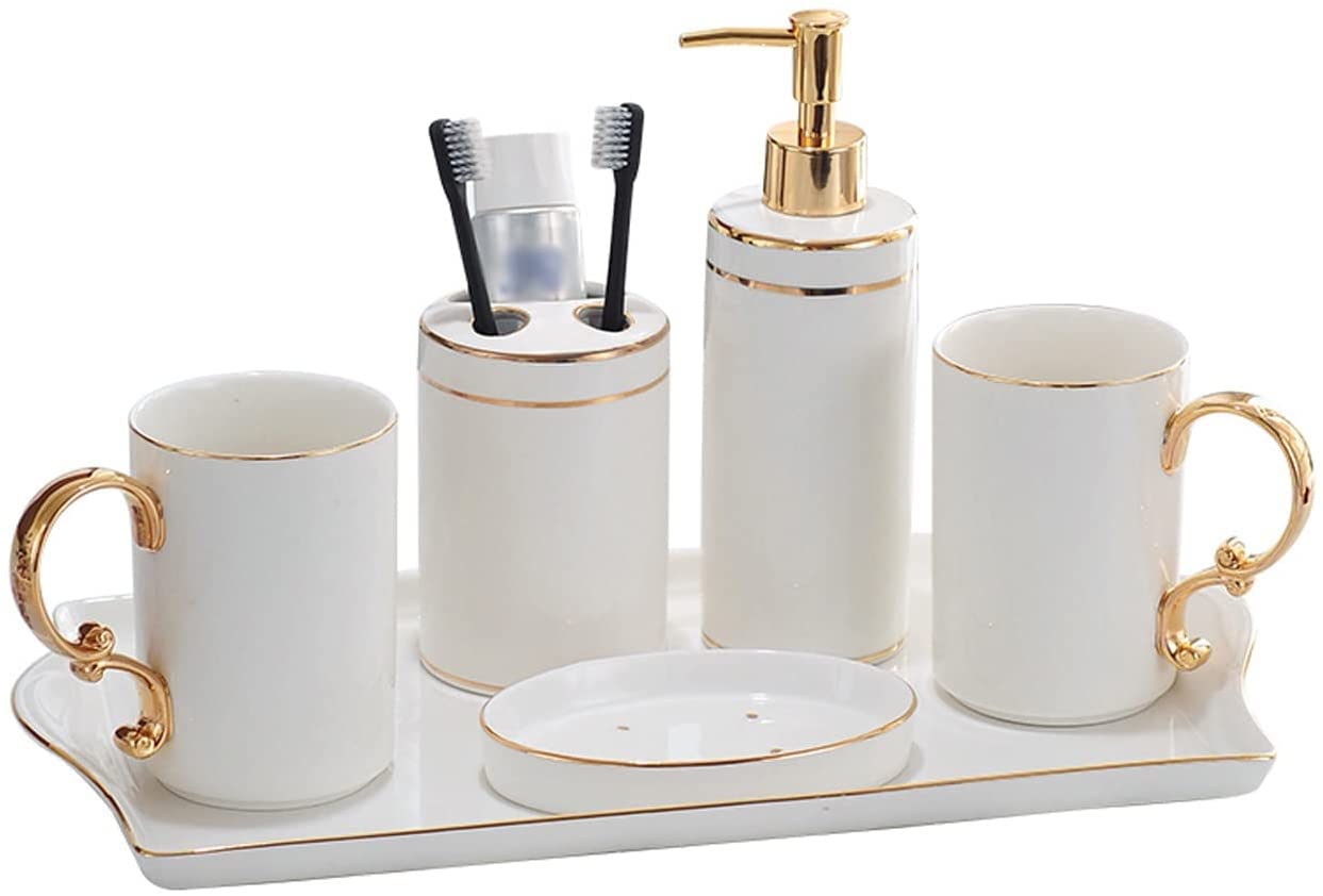 Taza for gárgaras y accesorios para un baño en pareja armonioso
