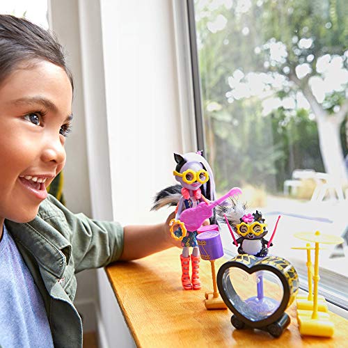 Mattel Enchantimals FRH41 - Themenpack Musikspaß mit Stinktiermädchen Sage Skunk Puppe und Tierfreund Caper – Bild 3