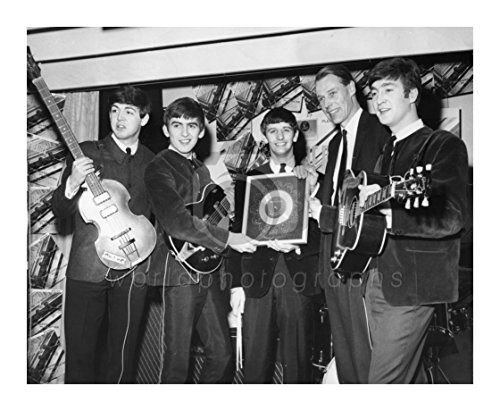 worldphotographs The Beatles (1963) Paul McCartney, George Harrison, Ringo Starr, John Lennon, George Martin 10×8 Photo - Les Beatles, Paul McCartney, John Lennon, RIngo Starr, George Harrison worldphotographs The Beatles (1963) Paul McCartney, George Harrison, Ringo Starr, John Lennon, George Martin 10x8 Photo