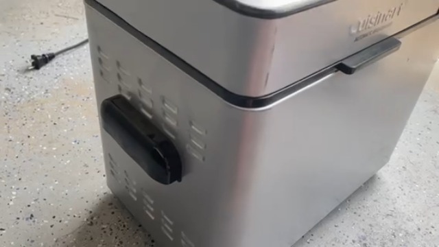 Watch Cuisinart Cbk-100 Bread Maker Is So Good! on Amazon Live