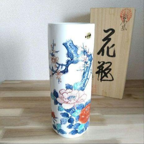 Amazon.co.jp: 伊万里焼 鍋島焼 泰仙 花瓶 色鍋島 牡丹 : ホーム＆キッチン