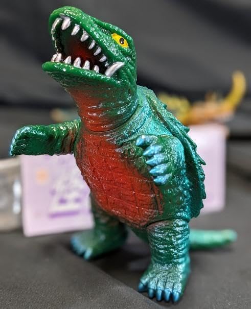 バルゴン（日東復刻・スラッシュカンパニー）ミドルサイズ未開封ソフビフィギュア Amazon.co.jp: ガメラ＆バルゴン（日東復刻）ソフビフィギュア2体