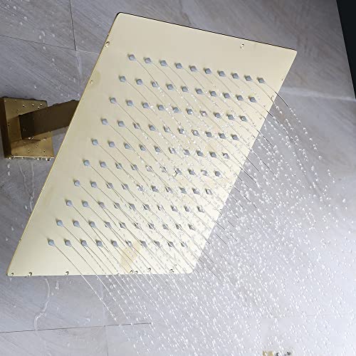 Douche à main et mitigeur cascade dorés pour sublimer l'eau