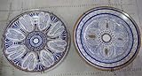  Antigua porcelana - Old Porcelaine : DOS PLATOS DECORADOS A MANO por María Moscardo. Dorados y azul cobalto.