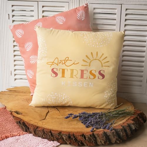 GRUSS & CO Kissen Motiv 'Anti-Stress' Baumwolle | Baumwolle, 40 cm x 40 cm, Zierkissen mit Motivdruck | Geschenk Freundin, Entpannung | 48209