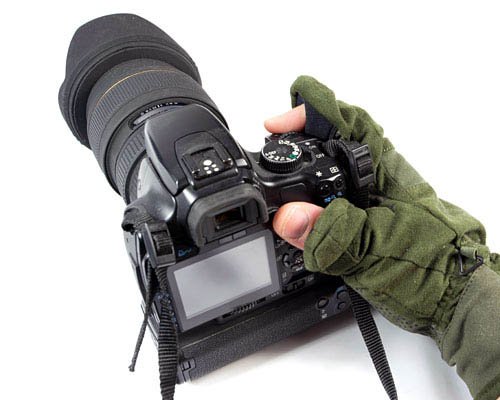 Stealth Gear Size M Photographer's Gloves, Green/Black - Image 3