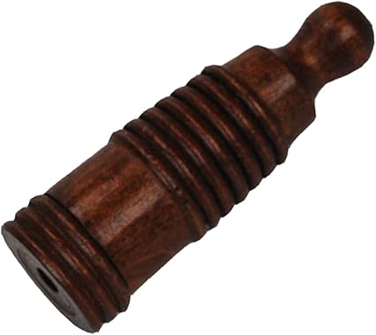 El reclamo para corzo en madera es un pito diseñado para atraer corzos en celo, fabricado con materiales de alta calidad.