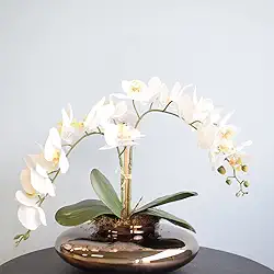 Arranjo Com Duas Orquídeas de Silicone Brancas Artificiais no Vaso de Vidro Bronze