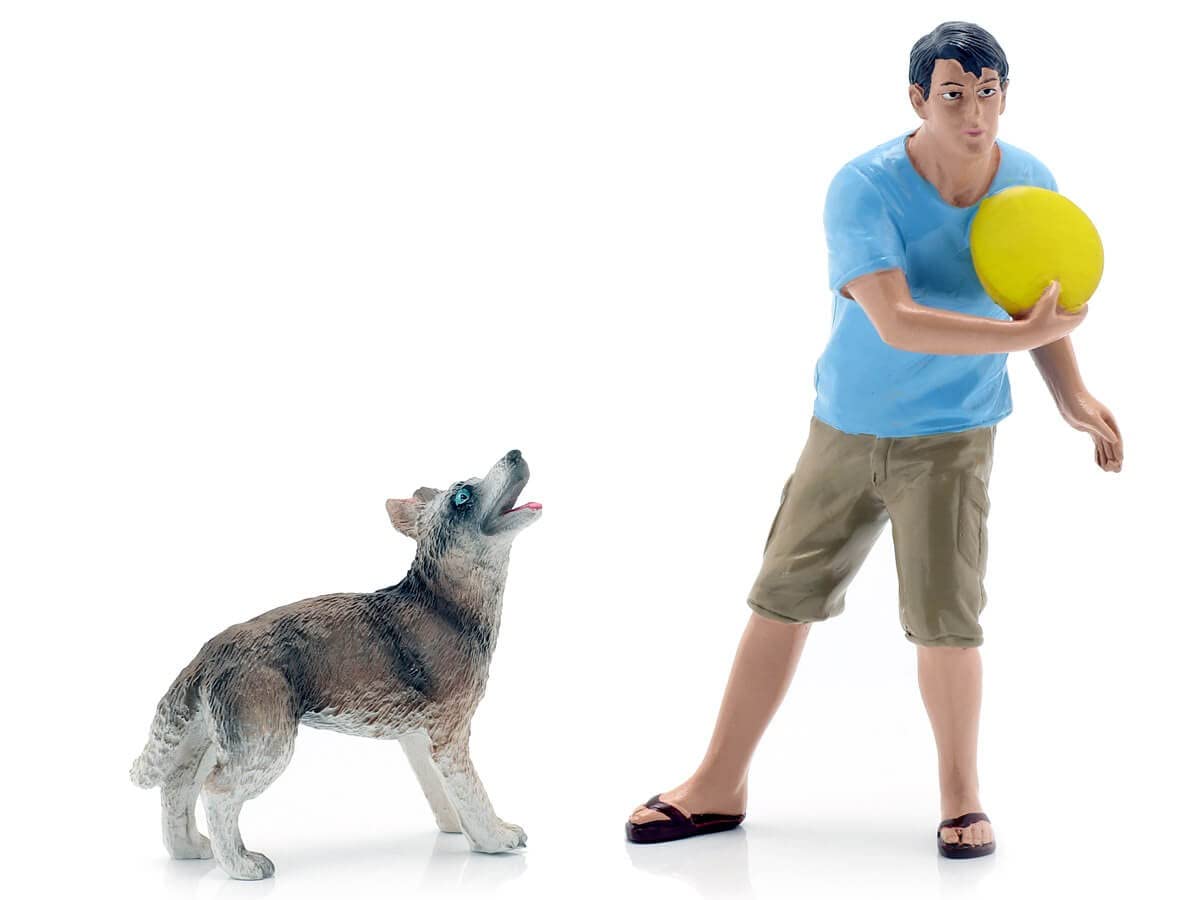 23889 Figurine Man/Dog 1:18 Scale Blue/Yellow/Green