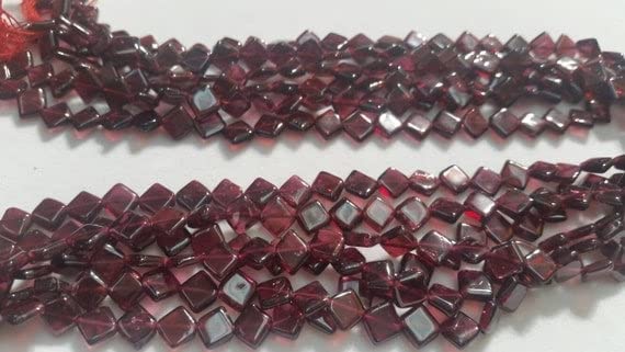 Perles de grenat carrees facettees 6mm pour creation bijoux (5 rangs de 40cm, percage diagonal)