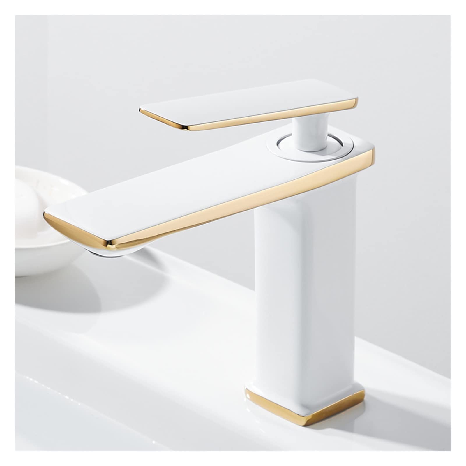 Robinet de cuisine et salle de bain avec mitigeur eau chaude froide sur pont