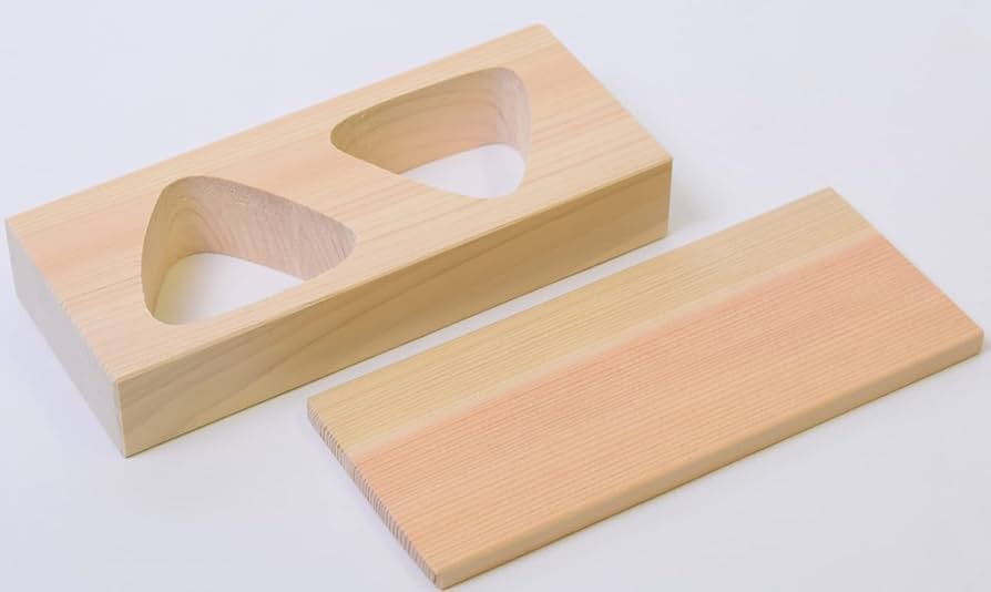Amazon｜木曽工芸 桧 おにぎり型 2ツ穴 (7.5×18×3cm) ベージュ