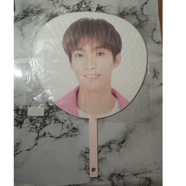 Amazon.co.jp: seventeen セブチ haru ドギョム うちわ : おもちゃ