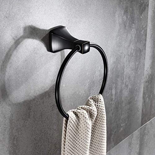 Anneau de serviette suspendu pour optimiser l'espace de votre toilette