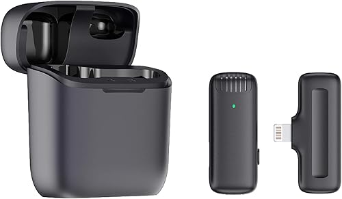Dulmssxy Micrófono Lavalier inalámbrico para iPhone iPad con funda de carga, chip de reducción de ruido integrado de 2.4G, 65 pies, micrófono de