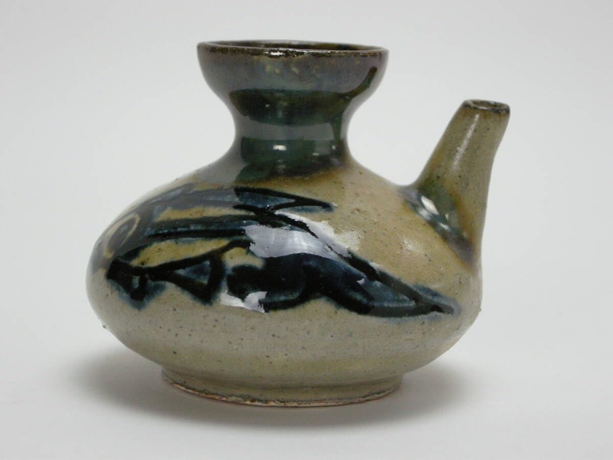 壺屋焼 人間国宝 金城次郎 作 魚文カラカラ形水滴 国宝の技を是非