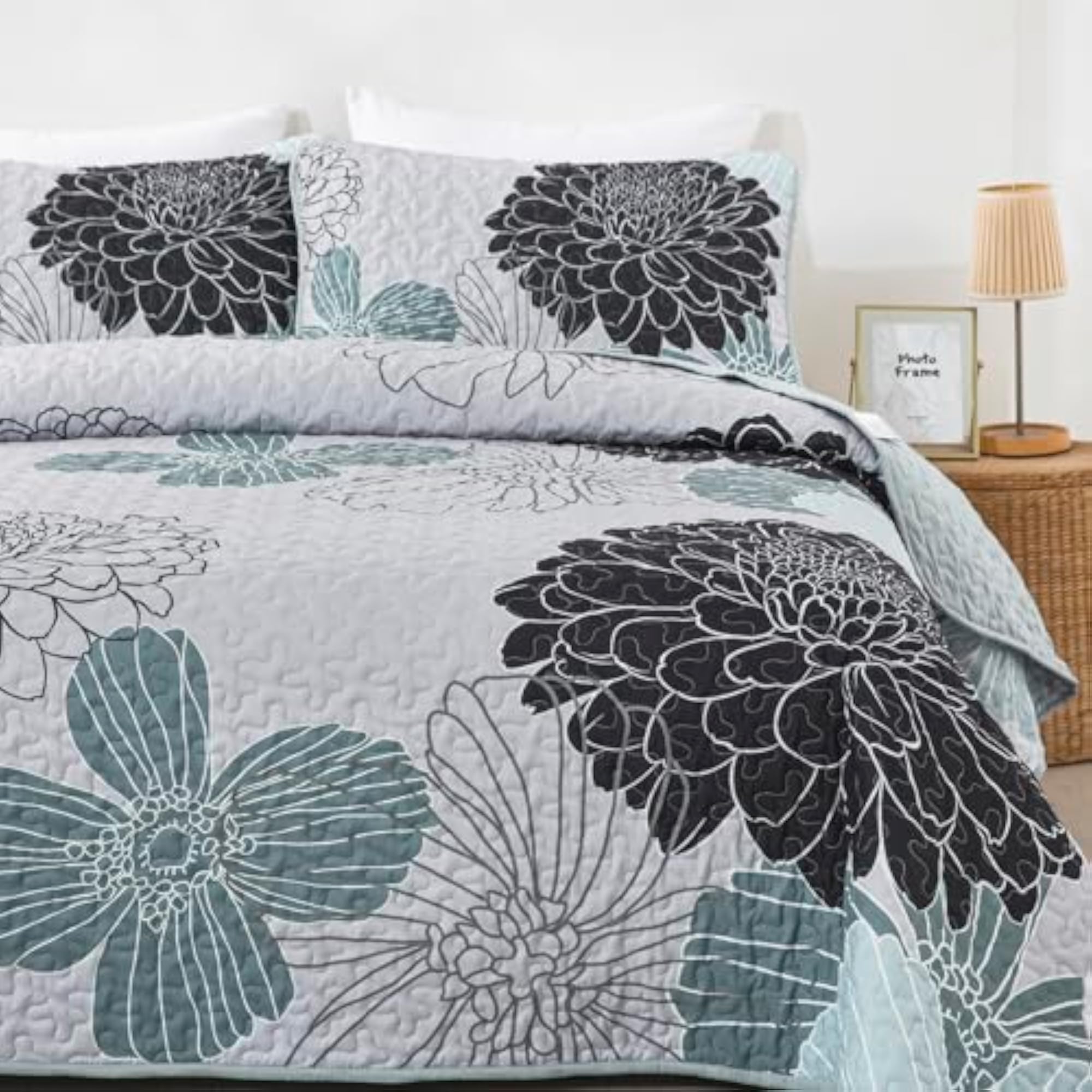 3 Pieces Grayish Blue Floral Quilt Set, King Size