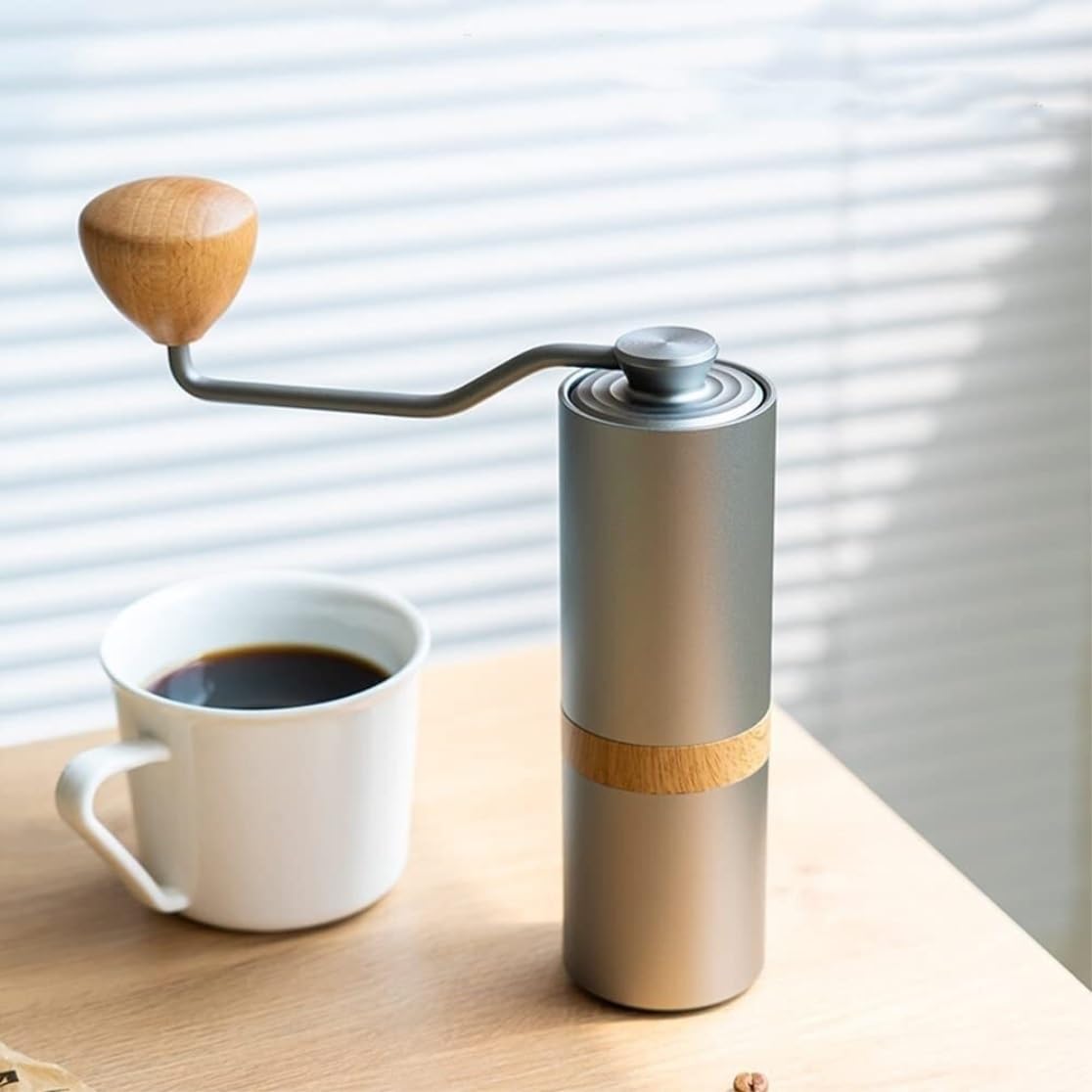 French Press Regulowany młynek ręczny do kawy mały przenośny regulowany z żarnami ze stożkowym żarnem Dzbanek Kawy