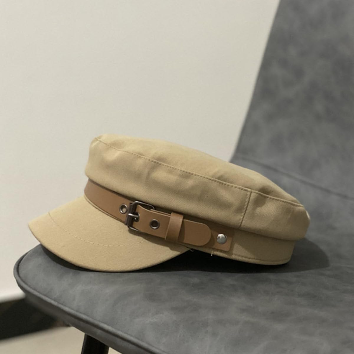 GANAZONO Women Casual All-Match Beret with Leather Buckle, Adjustable Khaki Peaked Cap, Stylish Lady Hat for Outdoor and Streetwear, Size M (56-58cm) Random Color