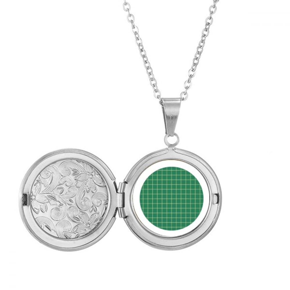 Médaillon vert et blanc à motif quadrillage pour habiller les murs du salon - 5