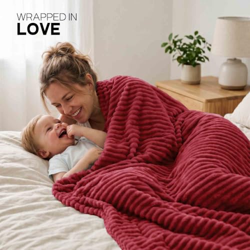 Utopia Bedding Streifen Kuscheldecke Flauschig [150 x 200 cm, Burgund] Weiche, leichte und warme Fleecedecke. Gemütliche und atmungsaktive… – Ansicht 5