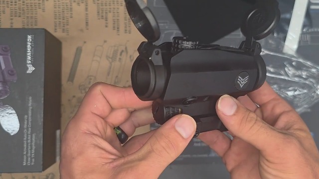 Watch Swampfox Blade 1x25 Prism Scope Unboxing on Amazon Live